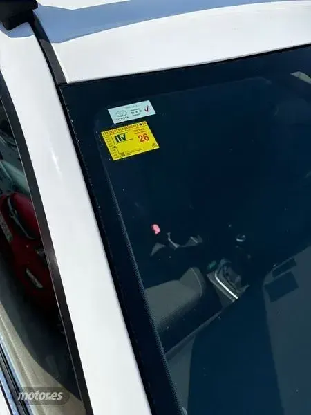 Usado Toyota Auris Advance 123 CV (90 kW) 2013 Blanco Berlina