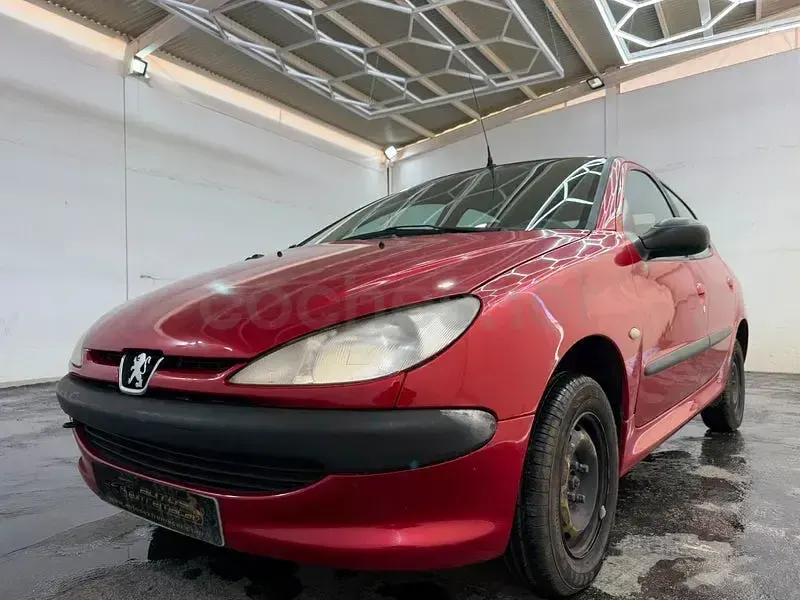 Usado Peugeot 206 75 CV (55 kW) 2000 Granate Berlina