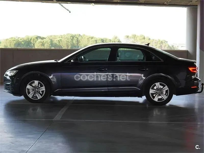Usado Audi A4 Advanced 150 HP (110 kW) 2018 Cinzento Sedan