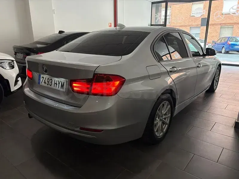 Usado BMW 320 Sport Line 184 CV (135 kW) 2014 Gris / plata Berlina
