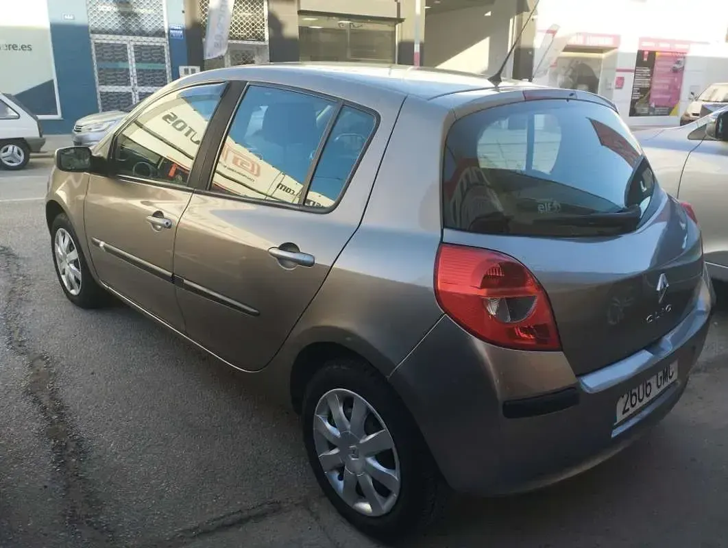 Usado Renault Clio II Campus 75 CV (55 kW) 2009 Beige Utilitario