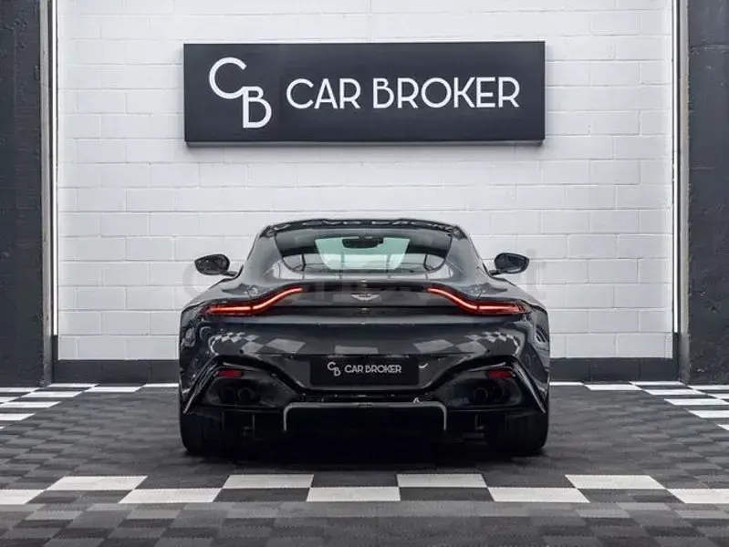 Usado Aston Martin V8 Vantage 510 CV (375 kW) 2018 Gris / plata Coupe