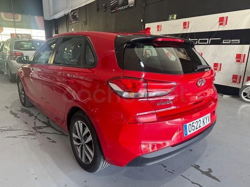 Usado Hyundai i30 GO! 95 CV (69 kW) 2019 Rojo Berlina