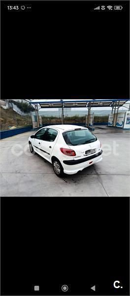 Usado Peugeot 206 75 CV (55 kW) 2004 Blanco Berlina