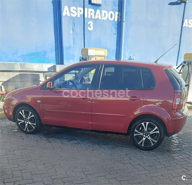 Usado VW Polo Trendline 75 CV (55 kW) 2004 Granate Utilitario