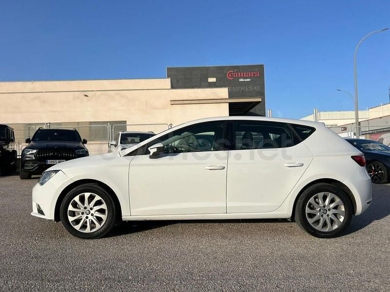 Usado Seat Leon Reference 105 CV (77 kW) 2013 Blanco Berlina