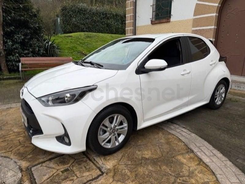 Usado Toyota Yaris Hybrid Business Edition 116 CV (85 kW) 2022 Blanco Berlina
