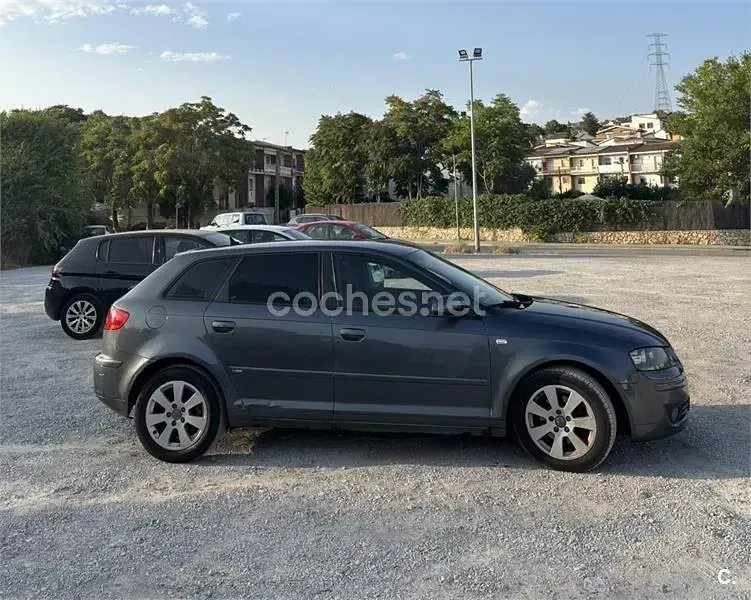 Usado Audi A3 Sportback Ambition 140 CV (102 kW) 2006 Gris / plata Utilitario