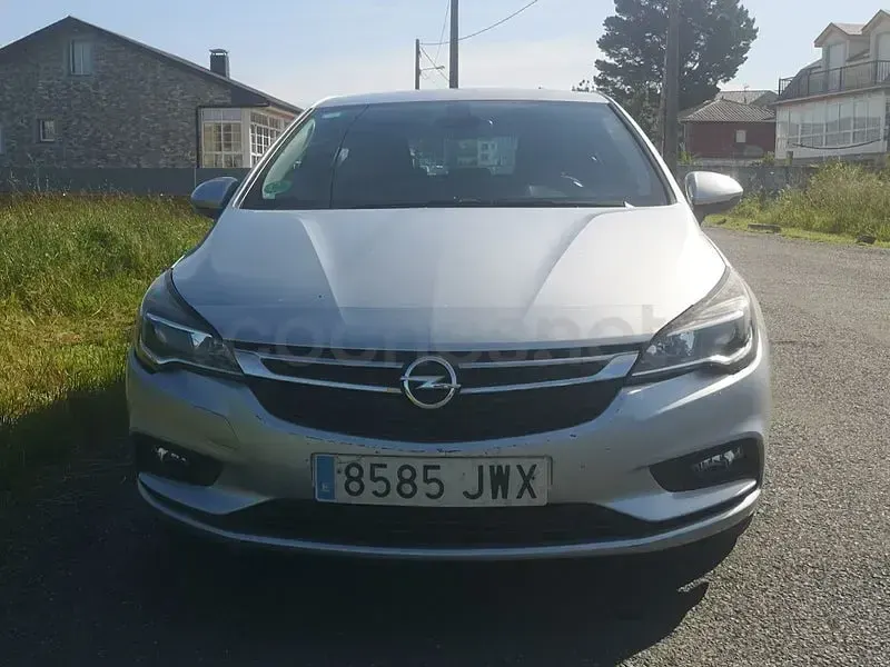 Usado Opel Astra Business 136 CV (100 kW) 2017 Gris / plata Berlina