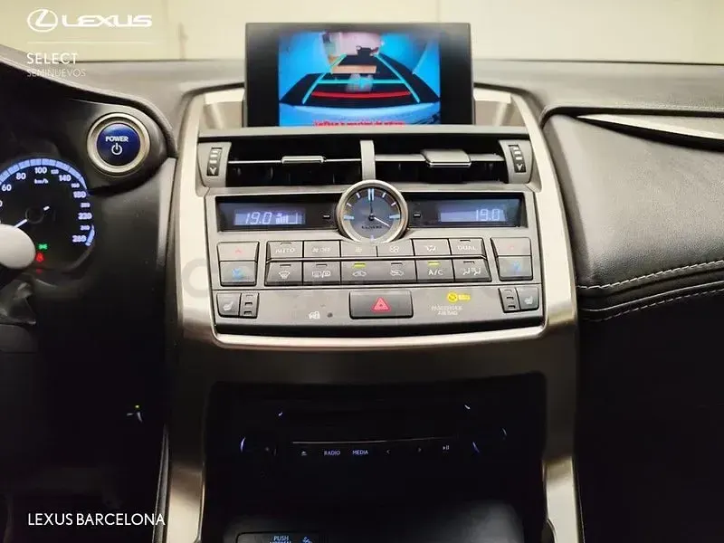 Usado Lexus NX300h Sport Line 197 CV (144 kW) 2015 Blanco SUV