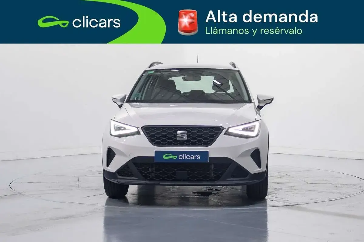 Usado Seat Arona Style 110 CV (80 kW) 2022 Blanco SUV