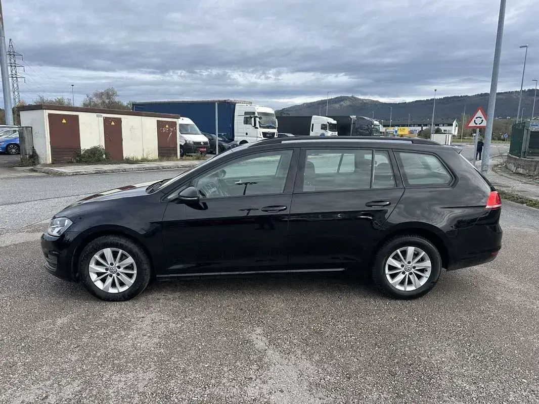 Usado VW Golf VII 110 CV (80 kW) 2015 Negro Familiar