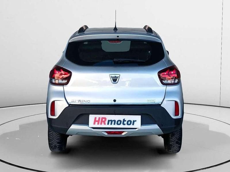 Usado Dacia Spring Comfort Plus 33 kW (45 CV) 2022 Gris Utilitario