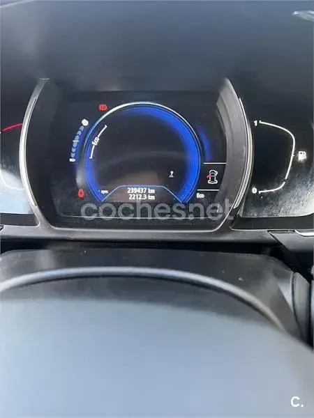 Usado Renault Scenic E-Tech Zen 110 CV (80 kW) 2018 Gris / plata Monovolumen