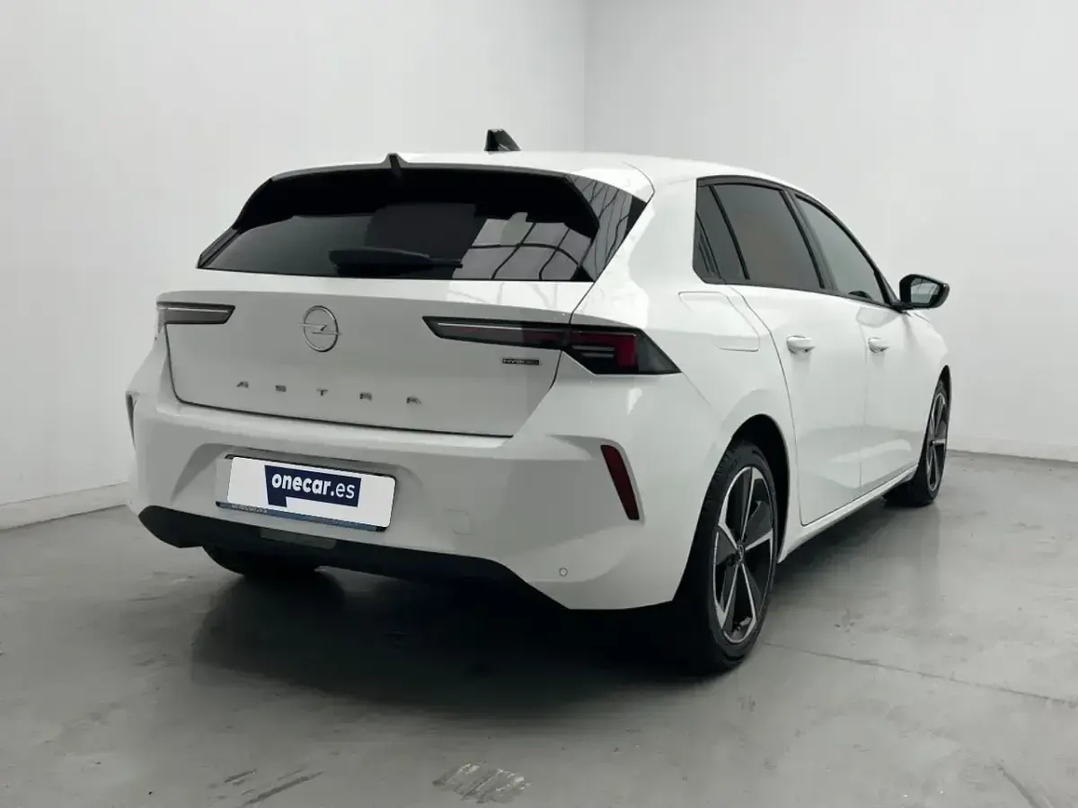 Usado Opel Astra Edition 181 CV (133 kW) 2023 Blanco Berlina