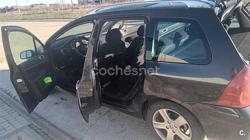 Negro Usado 2005 Peugeot 307 Familiar | 3000 € (Precio justo) - Imagen 1/4