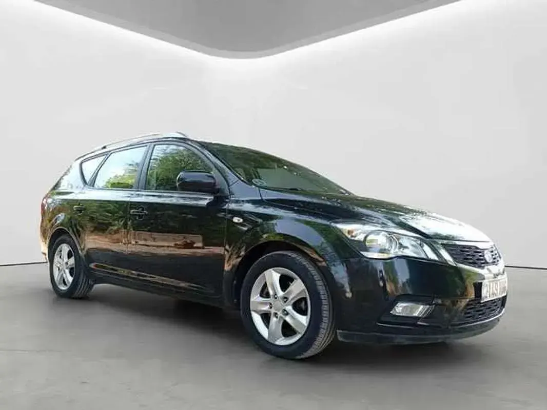 Usado Kia Ceed Sportswagon Active 128 CV (94 kW) 2011 Negro Familiar
