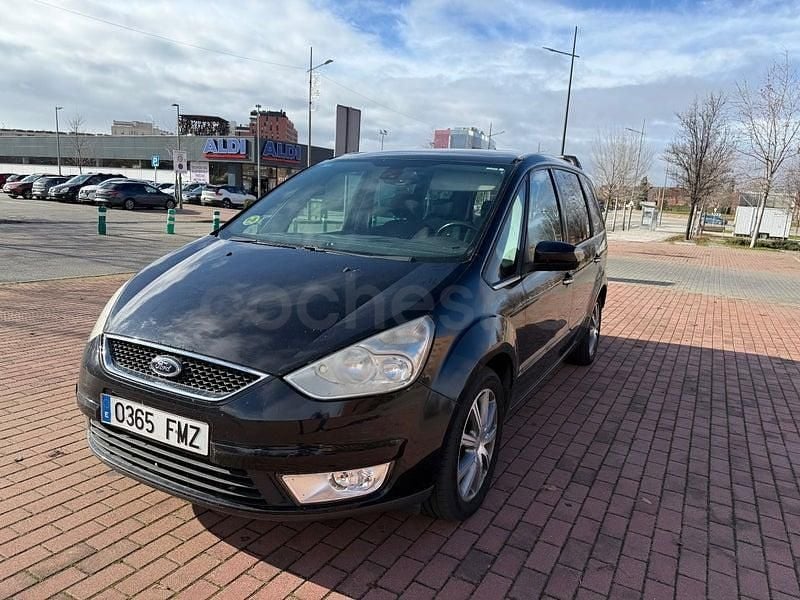 Usado Ford Galaxy Ghia 140 CV (102 kW) 2008 Negro Monovolumen
