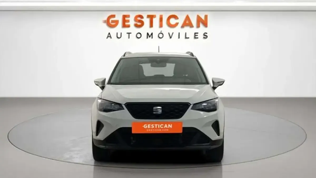 Usado Seat Arona Style 110 CV (80 kW) 2023 Blanco SUV