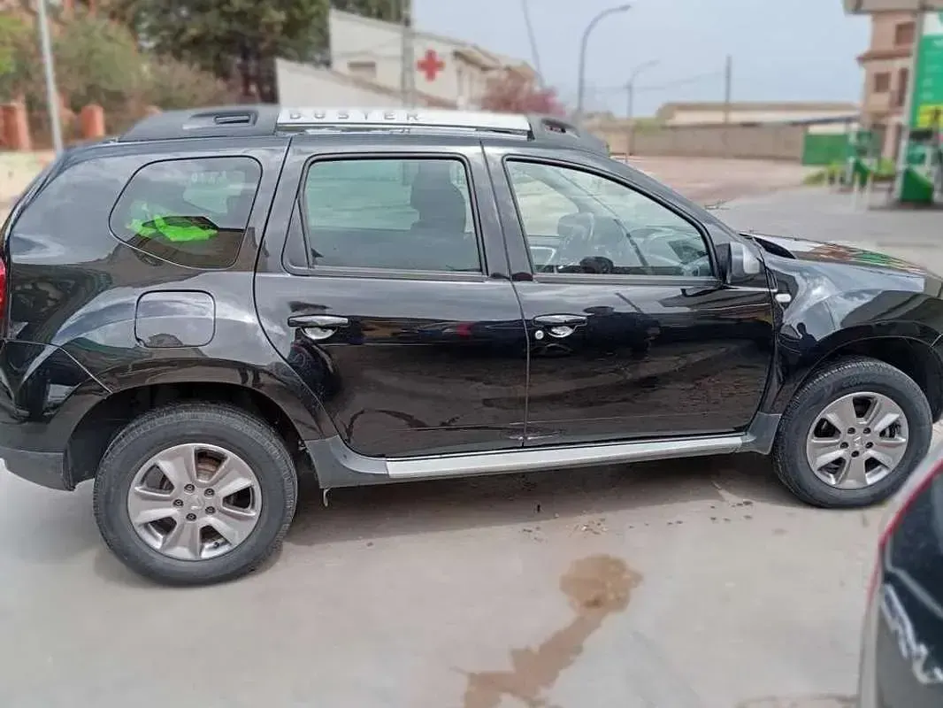 Usado Dacia Duster Lauréate 109 HP (80 kW) 2016 Preto SUV