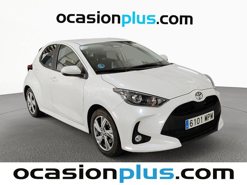 Usado Toyota Yaris Hybrid Active 116 CV (85 kW) 2024 Blanco Berlina