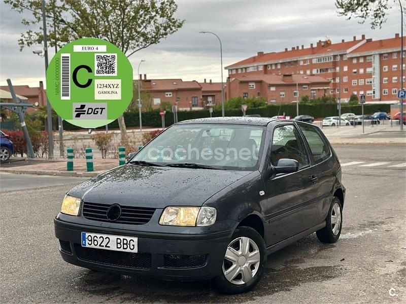 Usado VW Polo Highline 75 CV (55 kW) 2003 Marrón Berlina