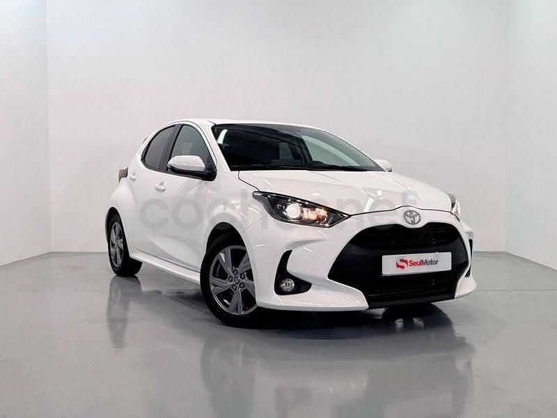 Usado Toyota Yaris Hybrid Active 116 CV (85 kW) 2024 Blanco Berlina