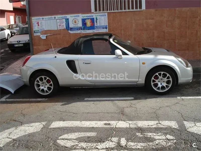 Usado Toyota MR2 140 CV (102 kW) 2000 Gris / plata Descapotable