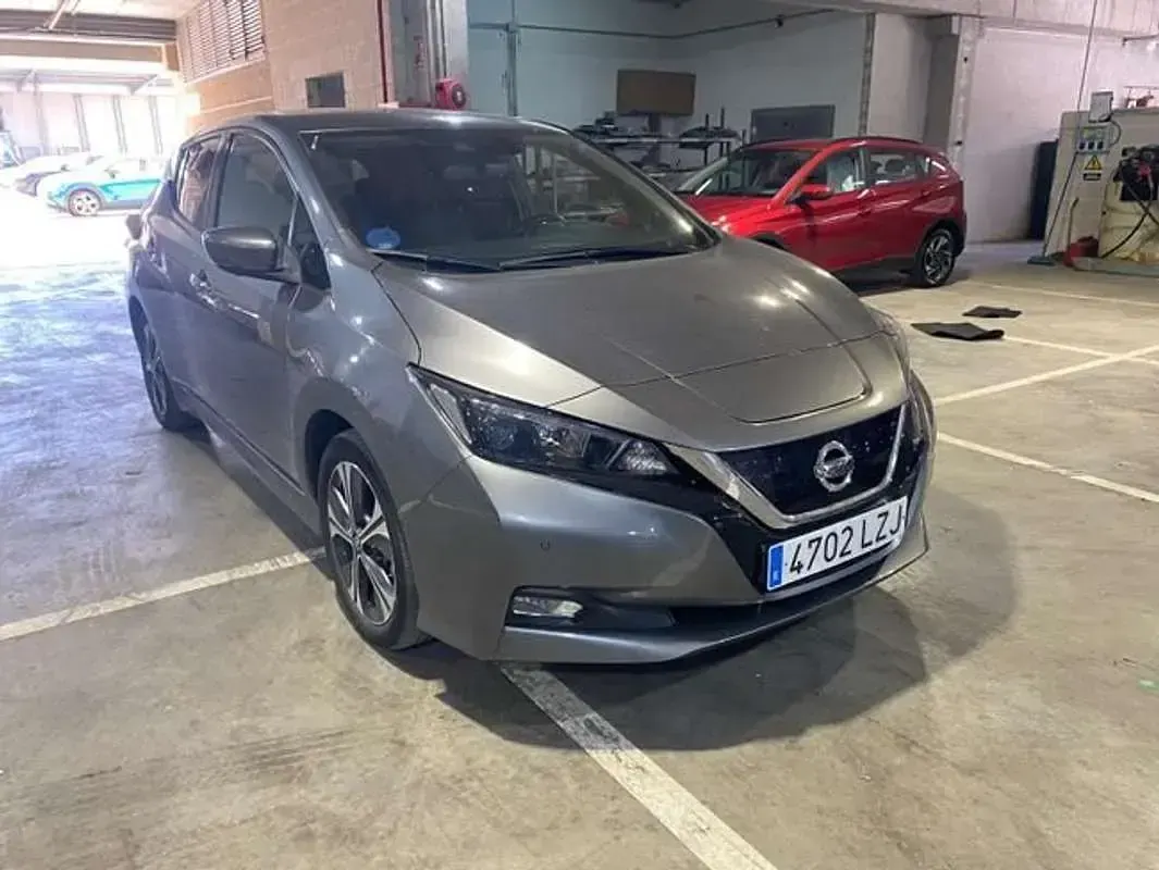 Usado Nissan Leaf N-Connecta 110 kW (150 CV) 2022 Gris Utilitario