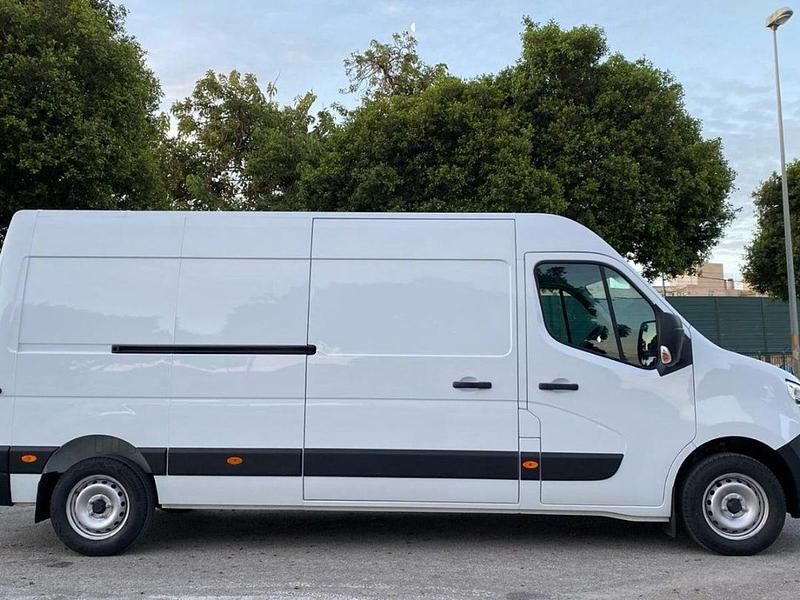 Usado Nissan Interstar 135 HP (99 kW) 2024 Branco Van