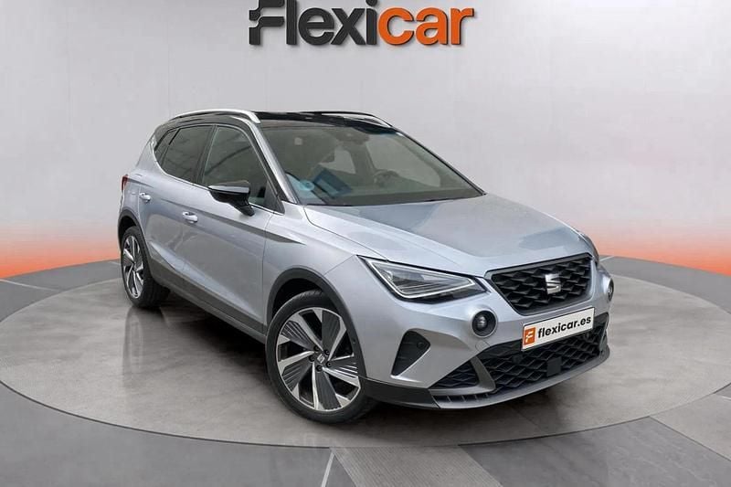 Gris Usado 2024 Seat Arona FR SUV | 19.990 € (Precio justo) - Imagen 1/4