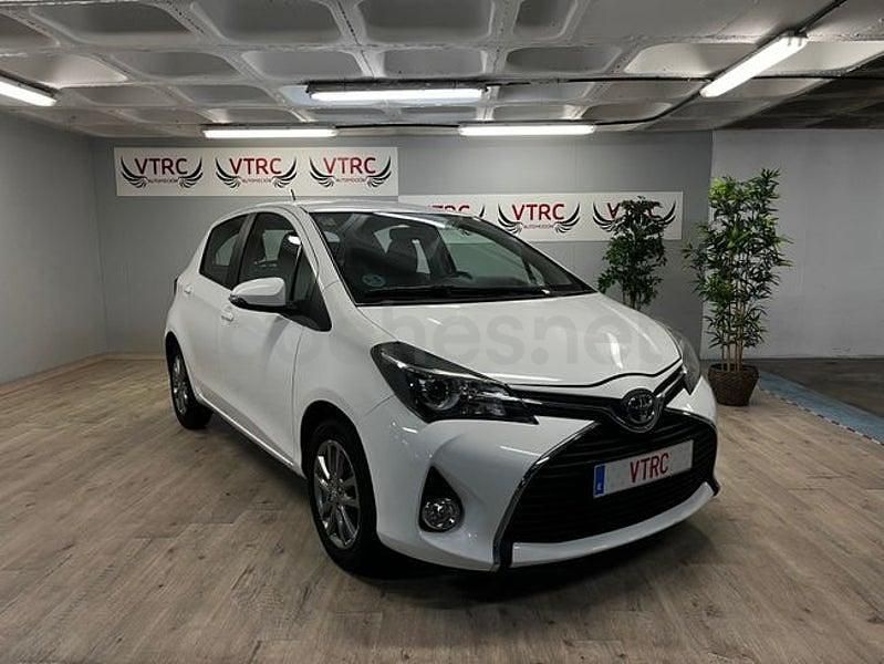 Usado Toyota Yaris Active 99 CV (72 kW) 2015 Blanco Utilitario