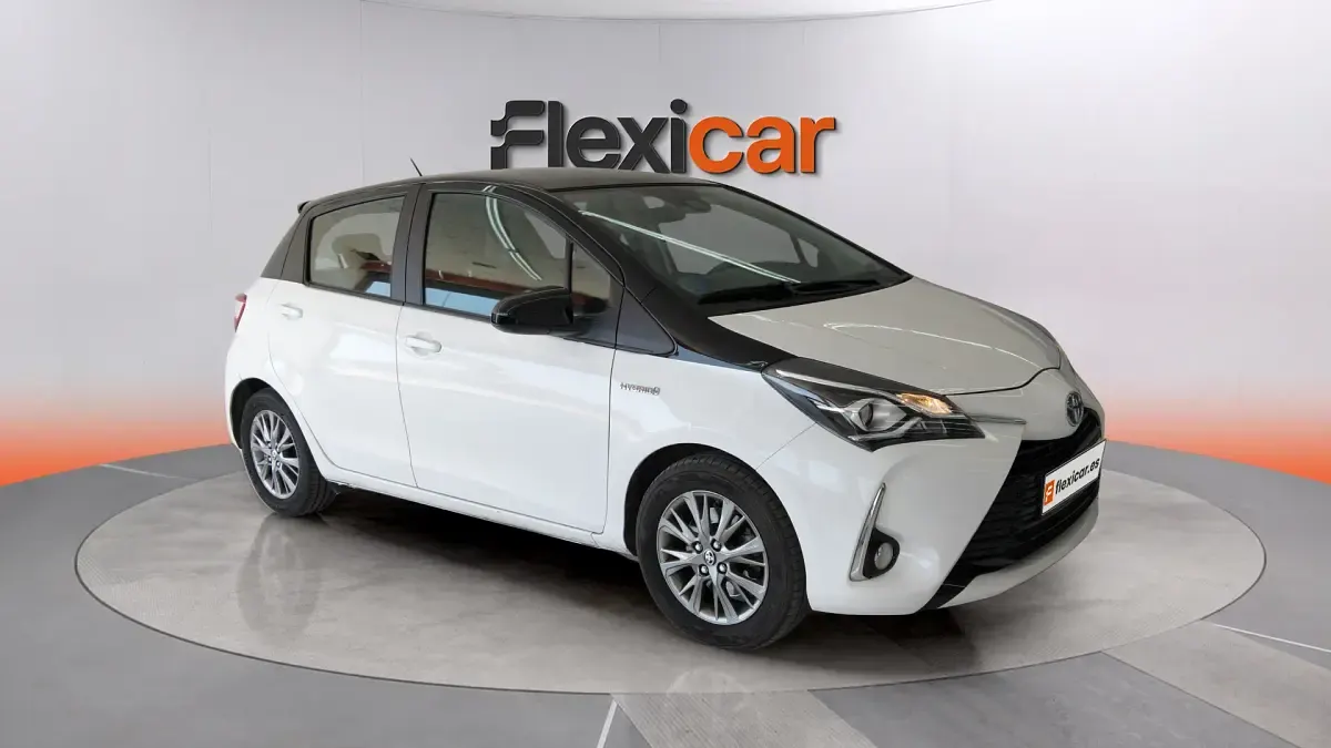 Usado Toyota Yaris Hybrid Active 100 CV (73 kW) 2019 Berlina