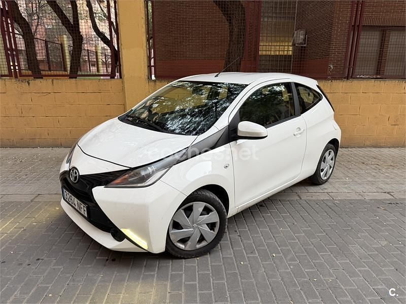 Usado Toyota Aygo X-cite 69 CV (50 kW) 2015 Blanco Utilitario