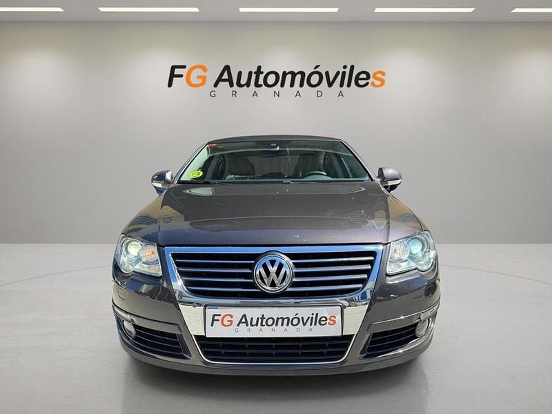 Usado VW Passat Highline 140 CV (102 kW) 2010 Marrón Berlina