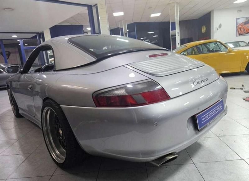 Usado Porsche 911 321 CV (236 kW) 2003 Gris Descapotable