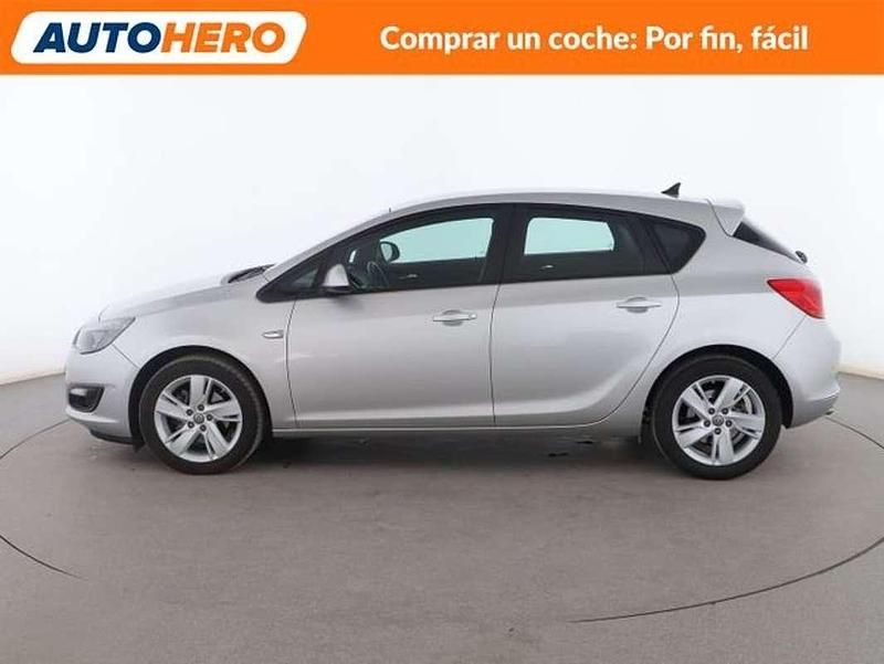 Usado Opel Astra Selective 165 CV (121 kW) 2015 Plateado Familiar