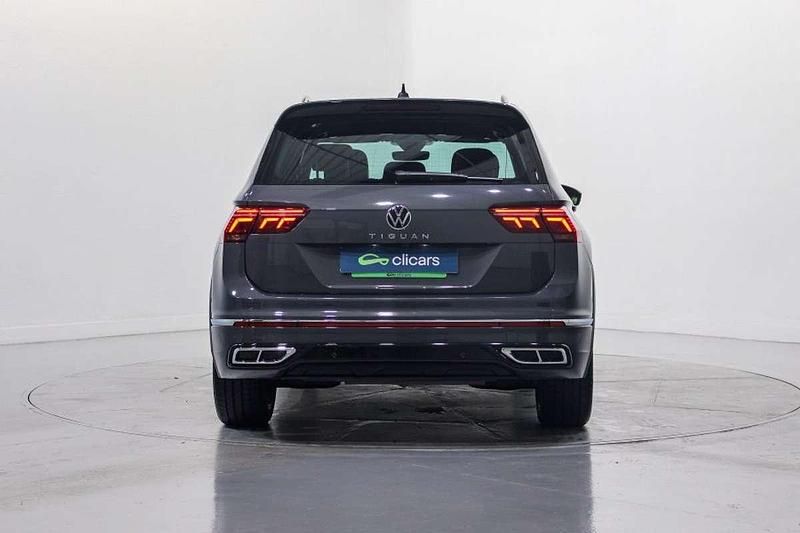 Usado VW Tiguan R-line 150 CV (110 kW) 2021 Gris SUV