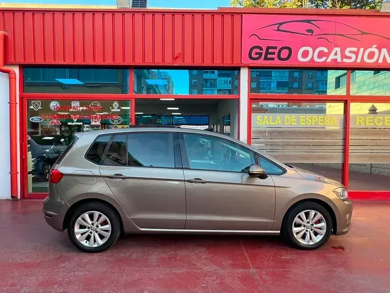 Usado VW Golf Sportsvan Advance 110 CV (80 kW) 2014 Beige Monovolumen