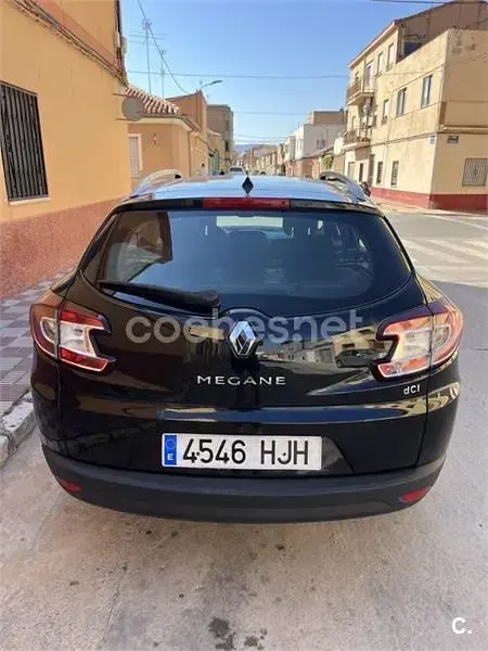 Usado Renault Mégane GrandTour Dynamique 130 CV (95 kW) 2012 Negro Familiar