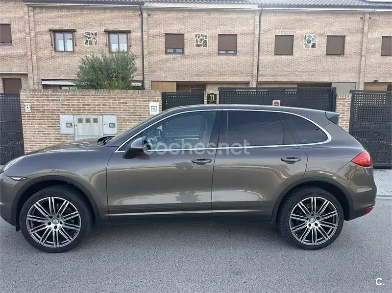 Usado Porsche Cayenne 240 CV (176 kW) 2011 Marrón SUV