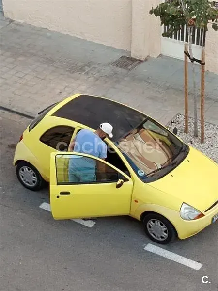 Usado Ford Ka 60 CV (44 kW) 2003 Amarillo Utilitario