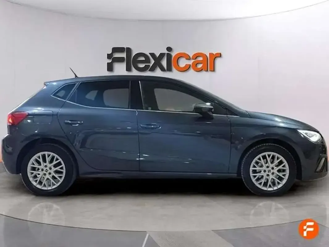 Usado Seat Ibiza XCELLENCE 116 CV (85 kW) 2024 Gris Utilitario