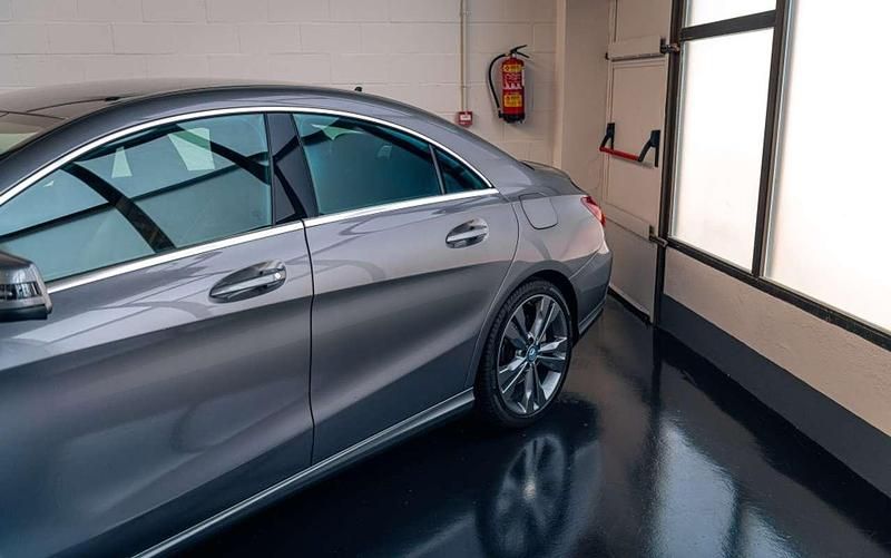 Usado Mercedes CLA180 122 CV (89 kW) 2016 Gris / plata Berlina