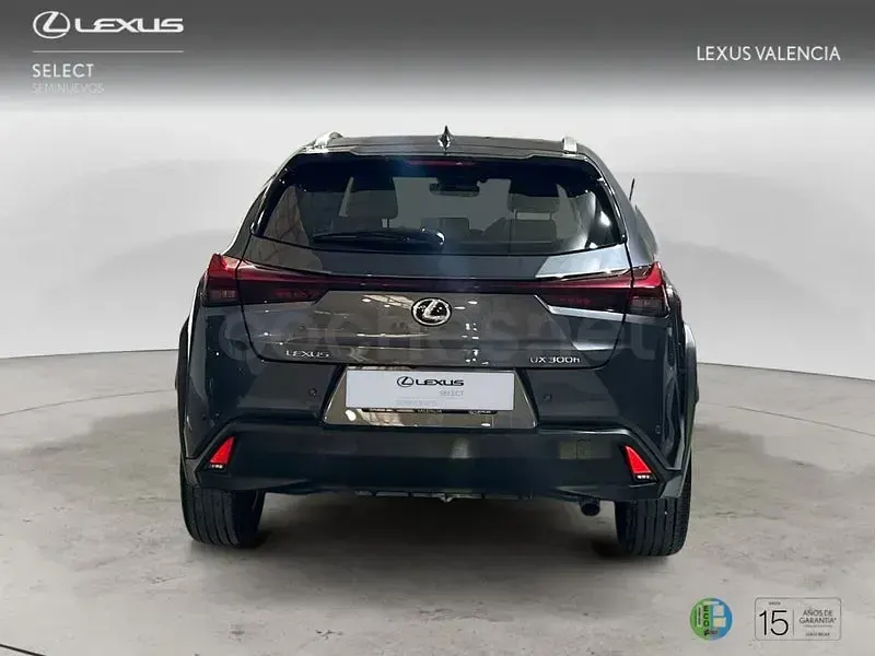 Usado Lexus UX 199 CV (146 kW) 2026 Gris / plata SUV