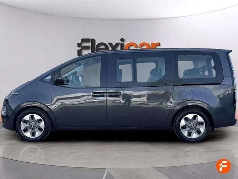 Usado Hyundai Staria 177 CV (130 kW) 2023 Gris Monovolumen