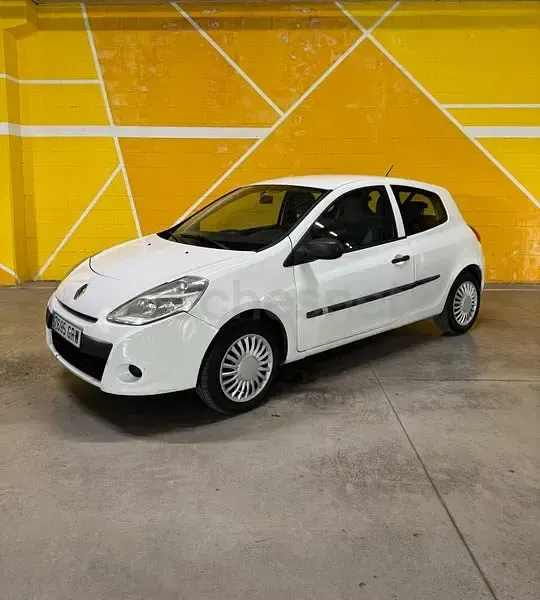 Usado Renault Clio II Authentique 70 CV (51 kW) 2009 Blanco Berlina
