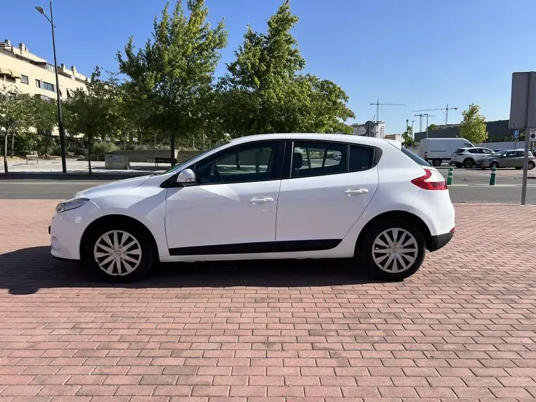Usado Renault Mégane Dynamique 110 CV (80 kW) 2010 Blanco Utilitario