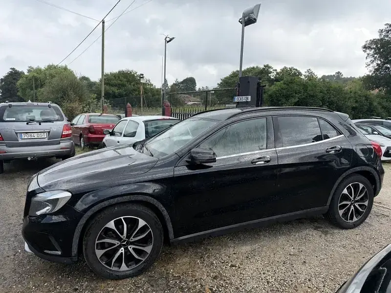 Usado Mercedes GLA200 AMG line 136 CV (100 kW) 2017 Negro SUV