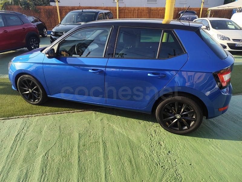 Usado Skoda Fabia Ambition 95 CV (69 kW) 2021 Azul Berlina